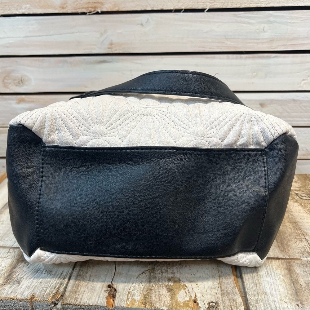 Betsey Johnson Shell Quilted White Tote Bag Charm Coastal Mermaidcore - Picture 12 of 15